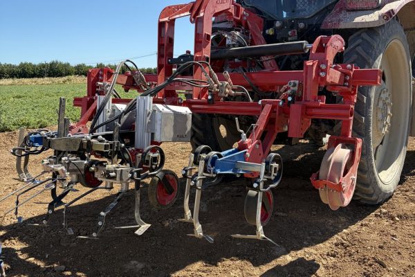 Deux nouvelles bineuses testées à Piolenc